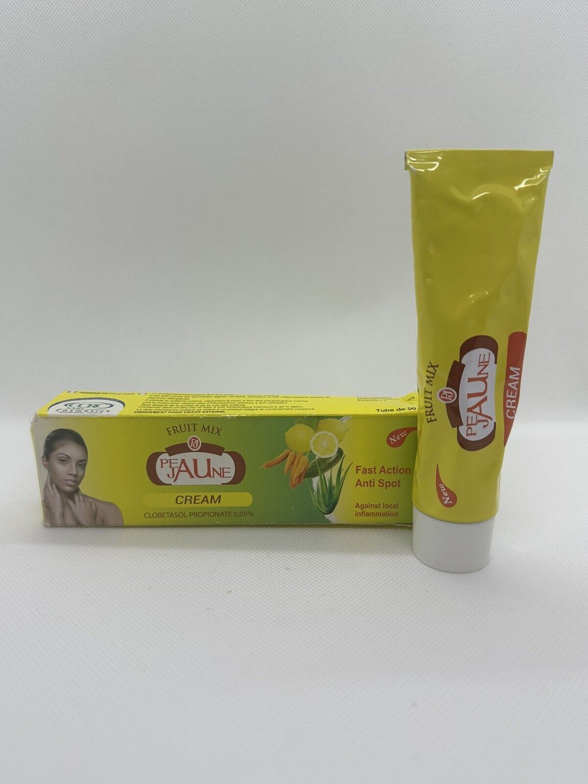 Tube Crème  ÉCLAIRCISSANT EXTRA FORT ANTI TÂCHEs Pour Une Peau Jaune